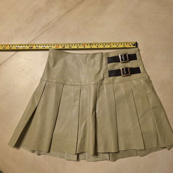 VIRAL WeWoreWhat Pleated Buckle Skort ✨size S - Picture 3 of 10
